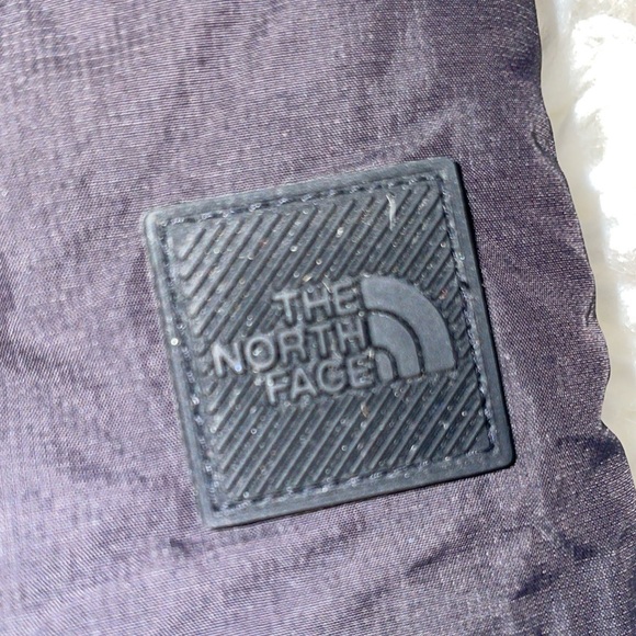 The North Face Cryos Down Insulated Black Quilted Scarf with Snaps - Picture 7 of 13